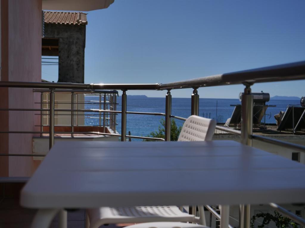 Himara Royal Hotel Exterior foto